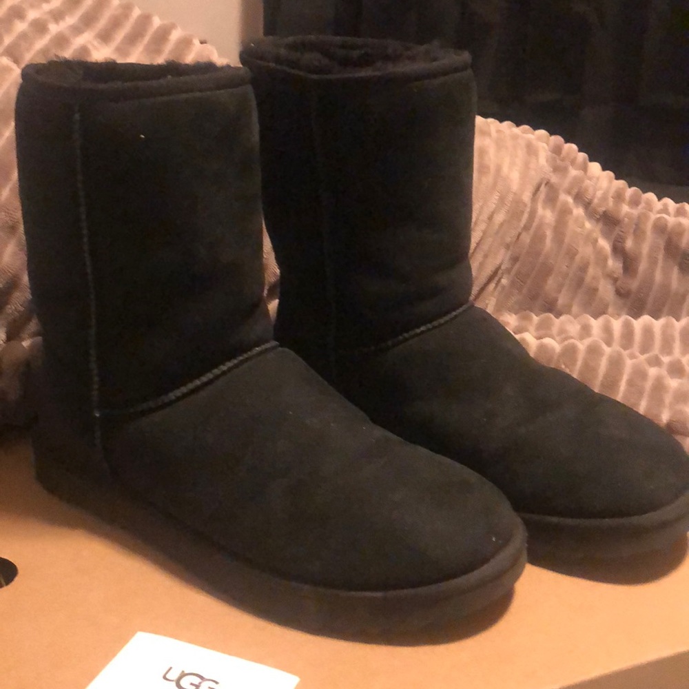 UGG W Classic Short II